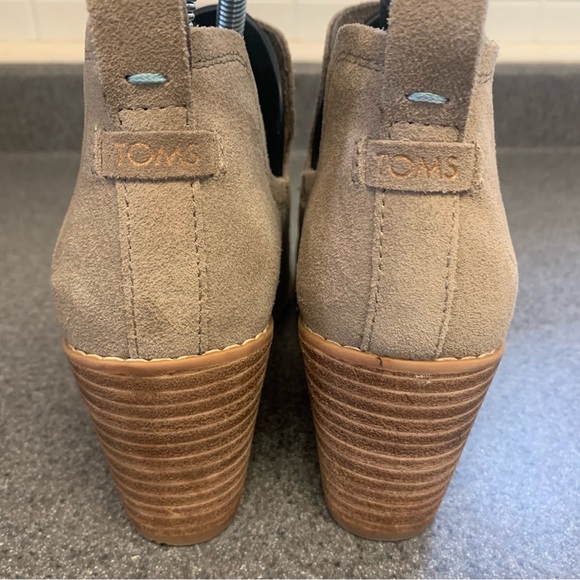 TOMS The Kallie wedge suede bootie designed to transition between seasons Size 6 - Picture 3 of 9